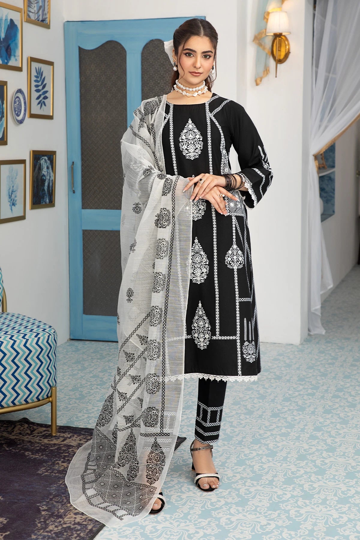 Nior Black Mehek Trouser Kameez Suit