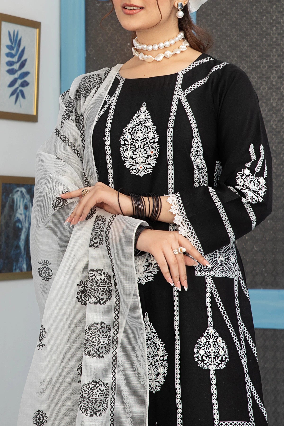 Nior Black Mehek Trouser Kameez Suit