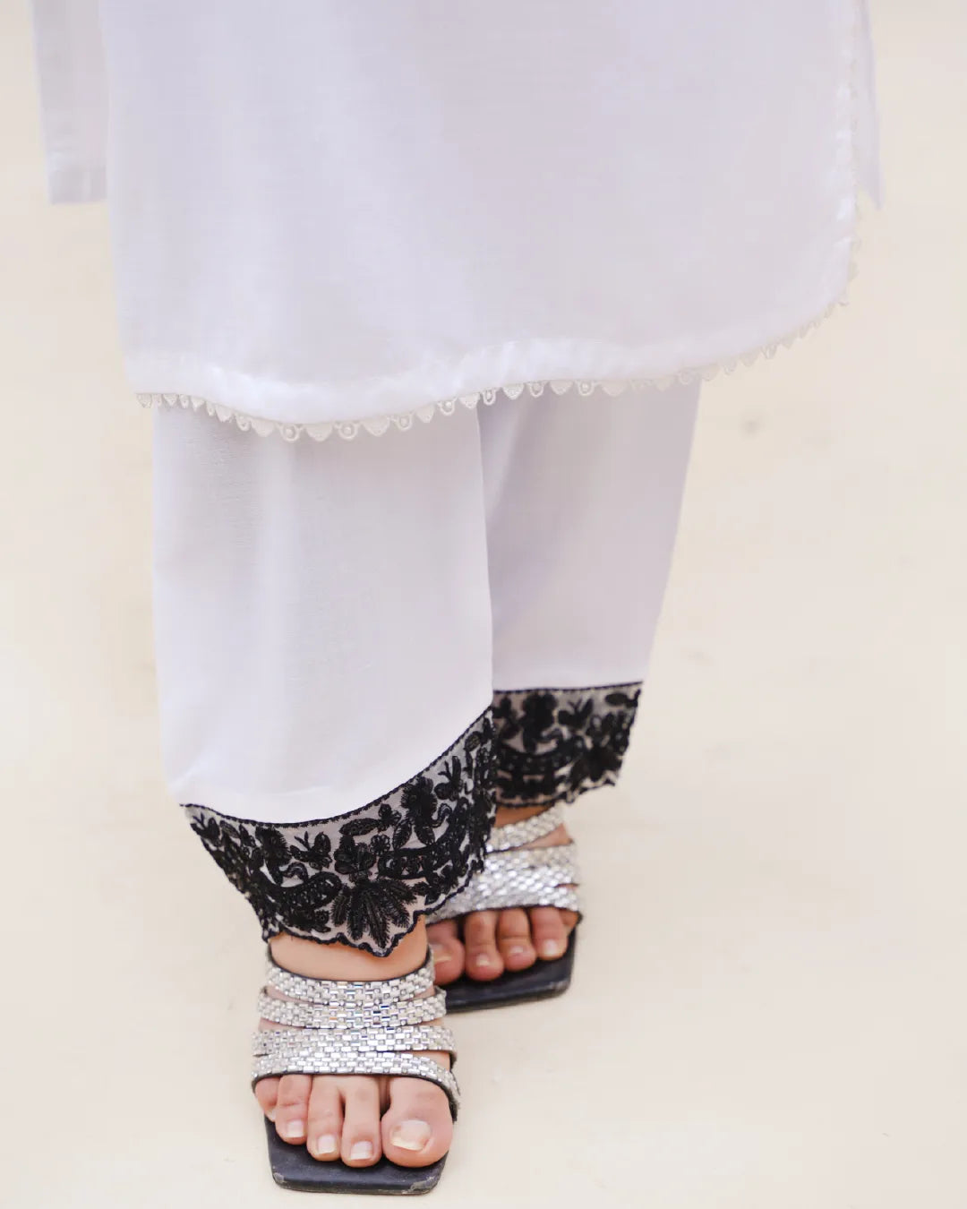 WHITE AMAARA COLLECTION DNZ NO-1524