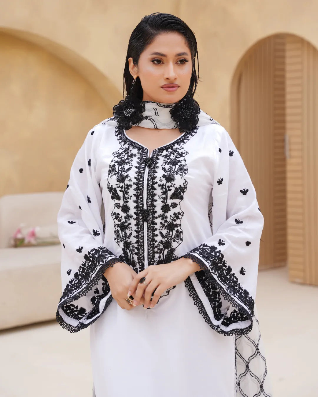WHITE AMAARA COLLECTION DNZ NO-1524