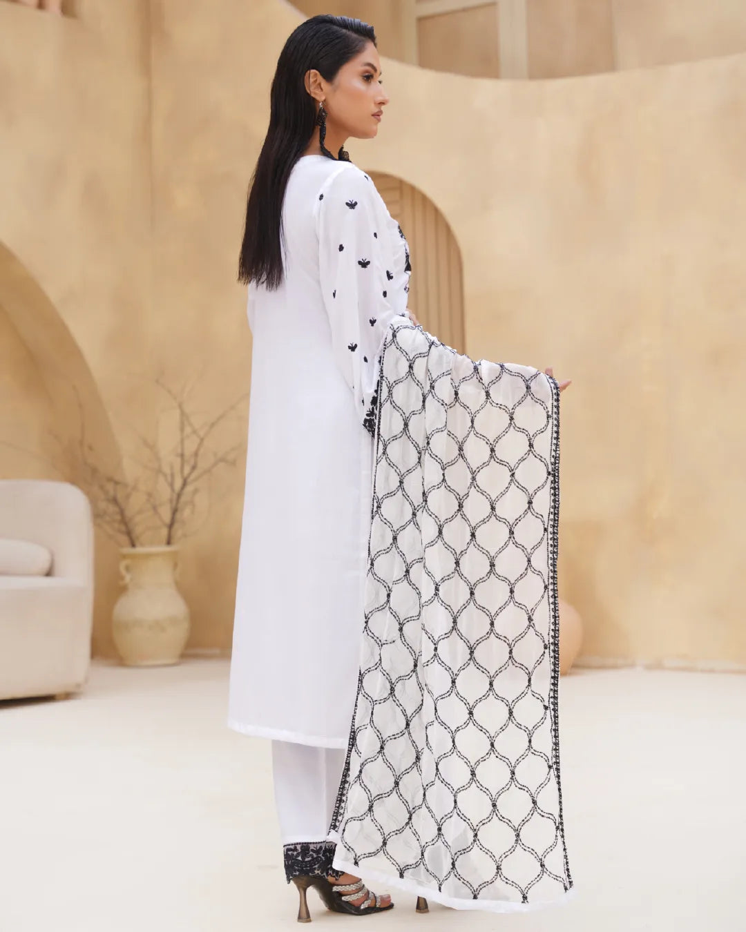 WHITE AMAARA COLLECTION DNZ NO-1524