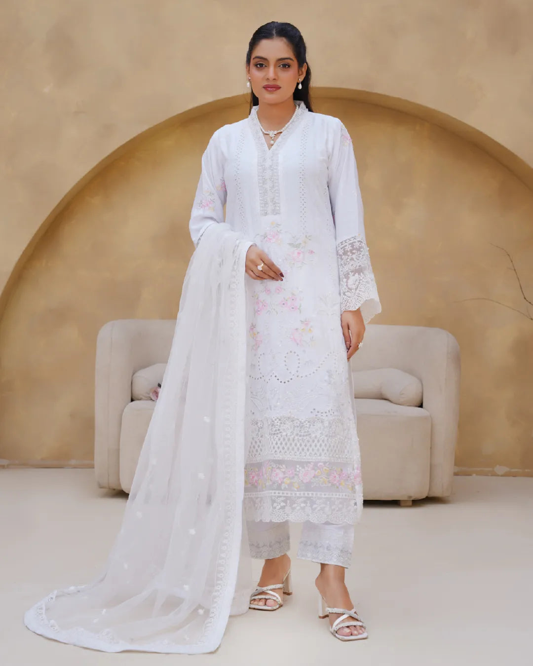 WHITE AMAARA COLLECTION DNZ NO-1156