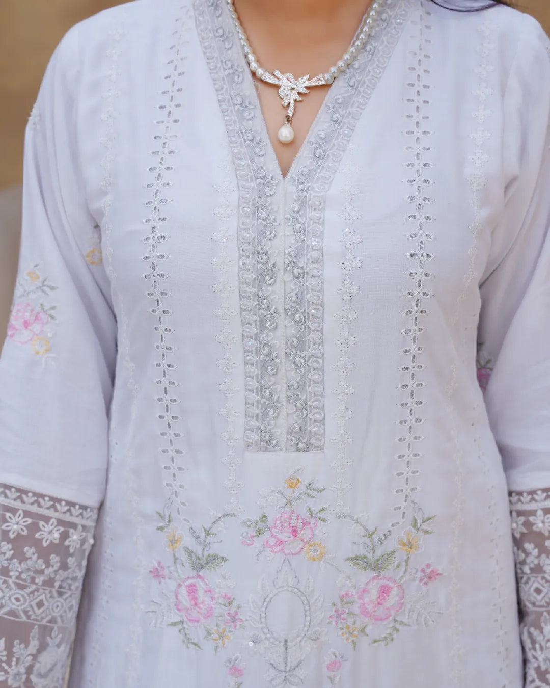 WHITE AMAARA COLLECTION DNZ NO-1156