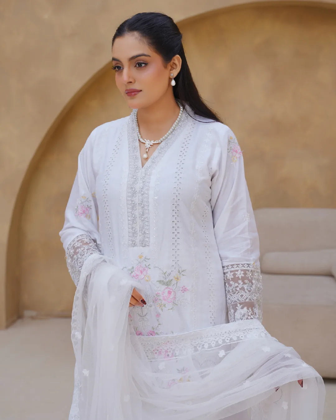WHITE AMAARA COLLECTION DNZ NO-1156