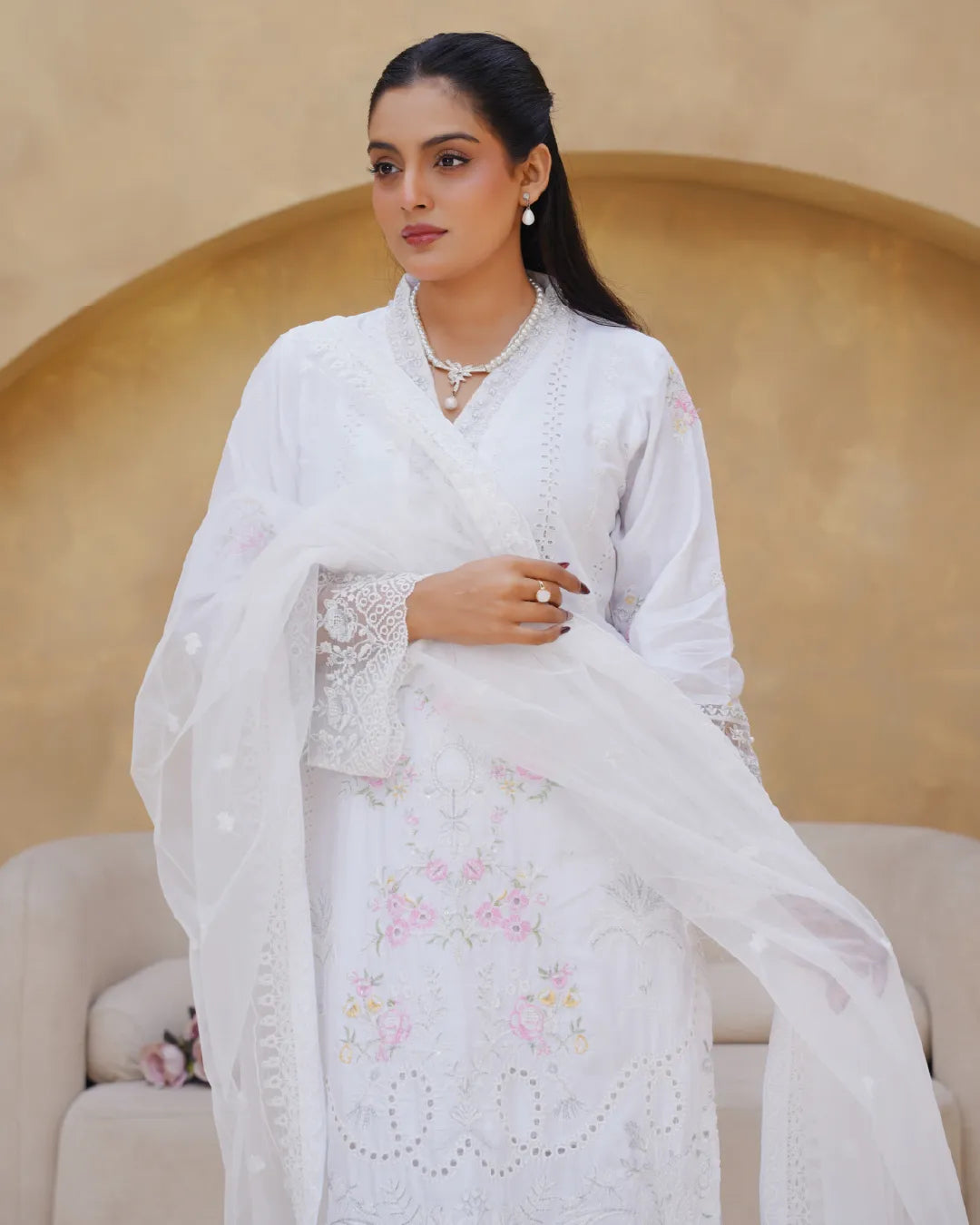 WHITE AMAARA COLLECTION DNZ NO-1156