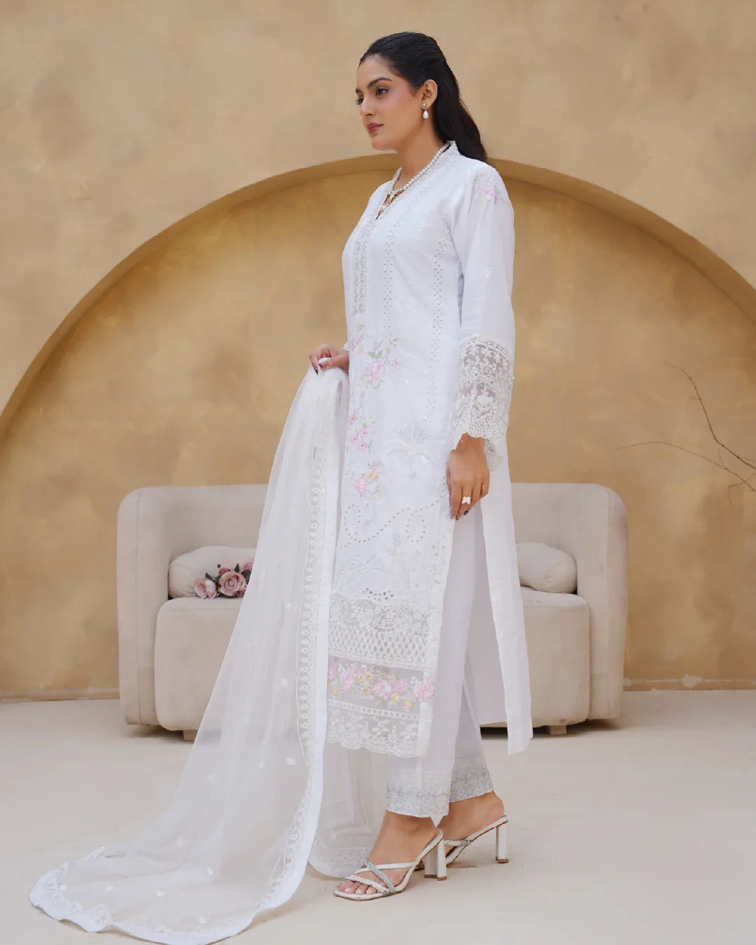 WHITE AMAARA COLLECTION DNZ NO-1156