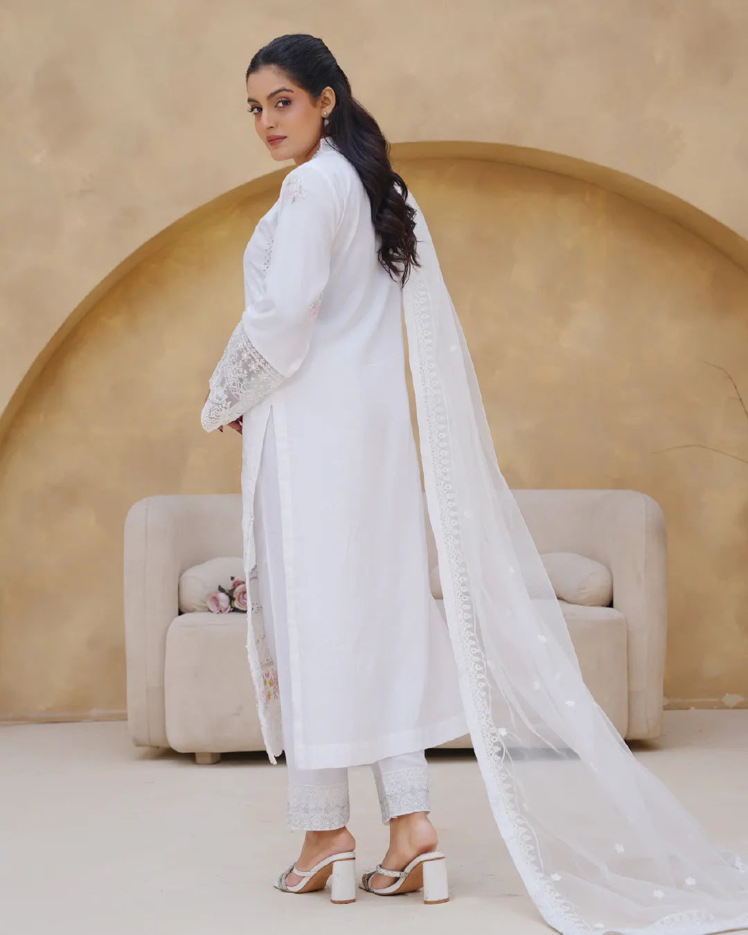 WHITE AMAARA COLLECTION DNZ NO-1156