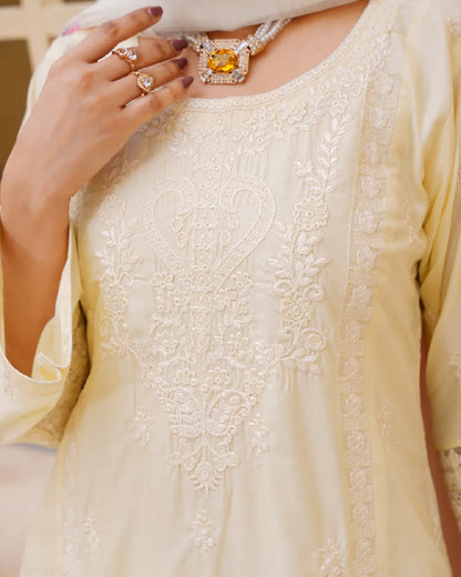 CREAM AMAARA COLLECTION DNZ NO-1523