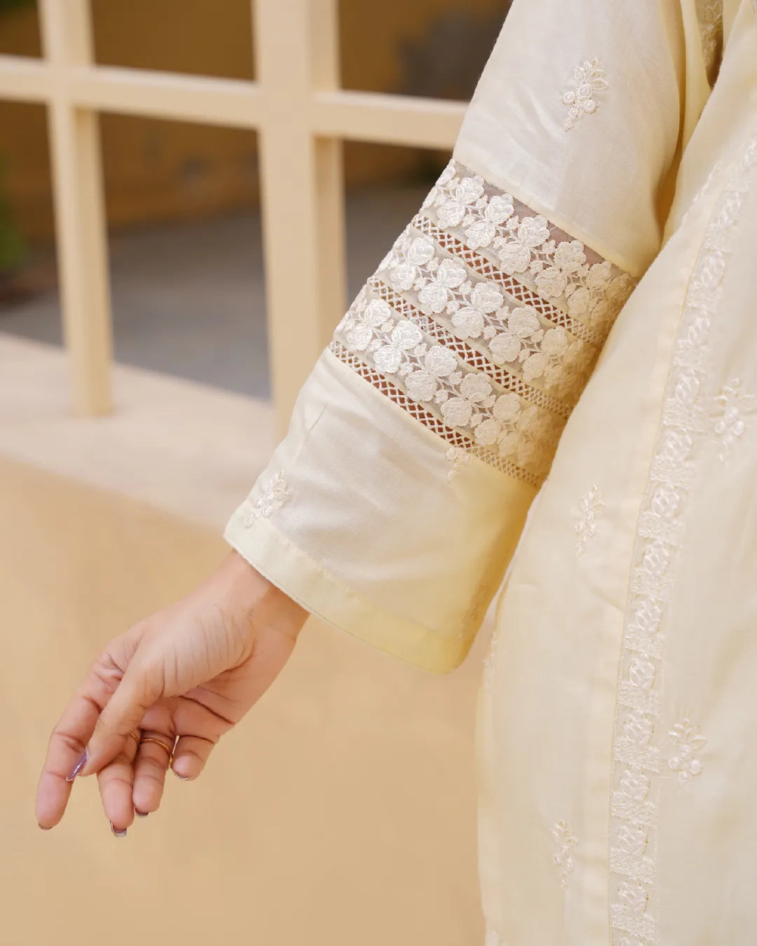 CREAM AMAARA COLLECTION DNZ NO-1523