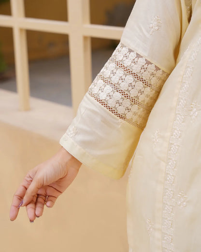 CREAM AMAARA COLLECTION DNZ NO-1523