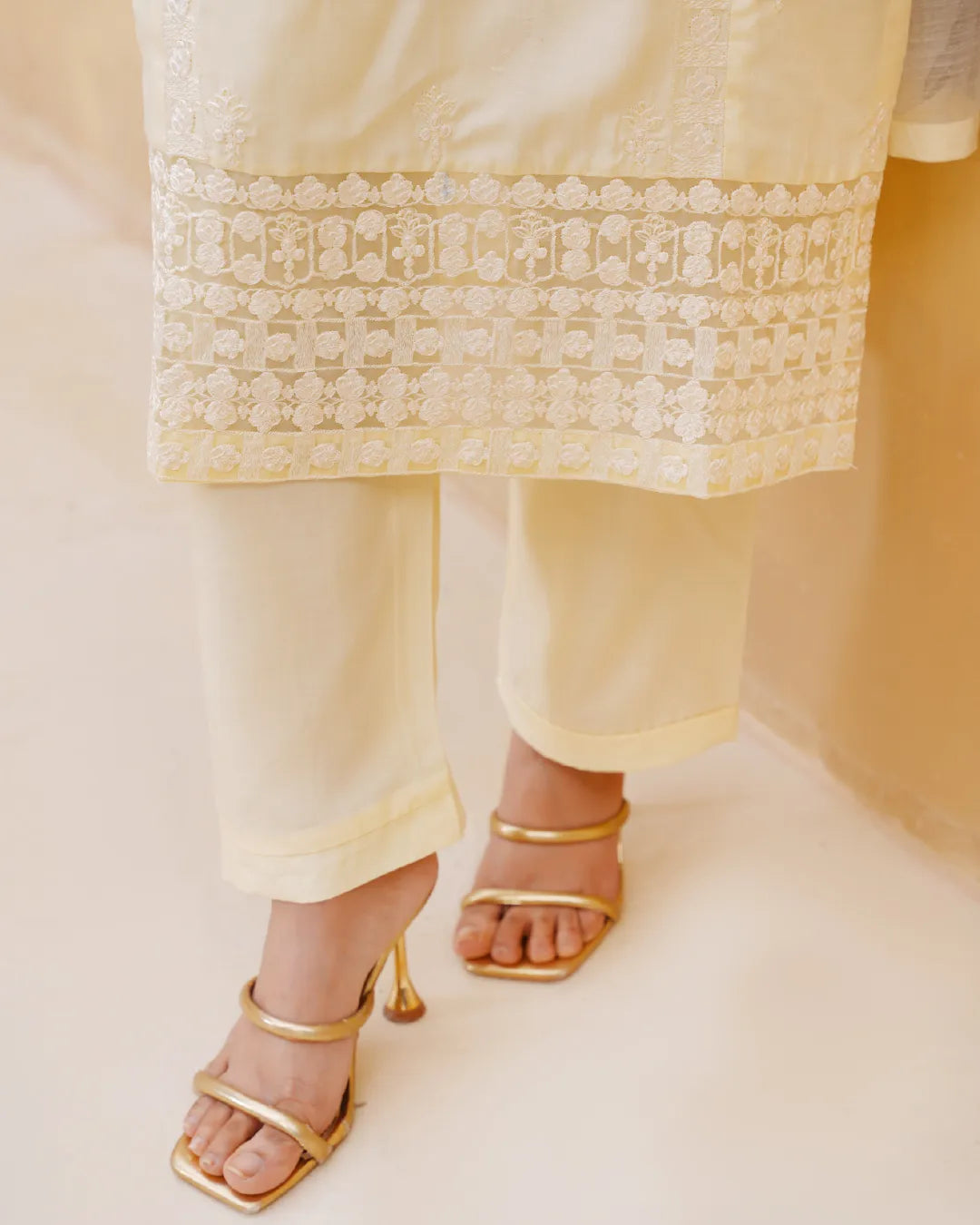 CREAM AMAARA COLLECTION DNZ NO-1523