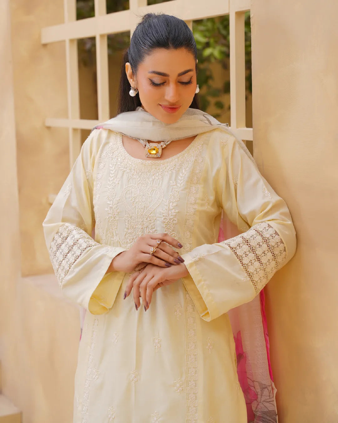 CREAM AMAARA COLLECTION DNZ NO-1523