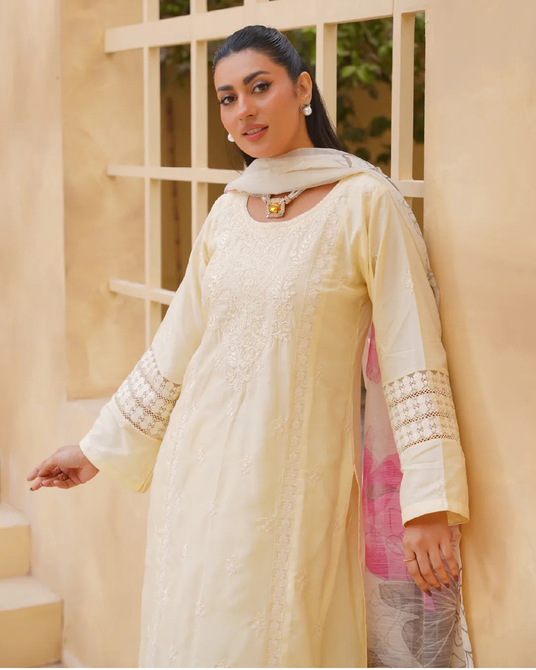 CREAM AMAARA COLLECTION DNZ NO-1523