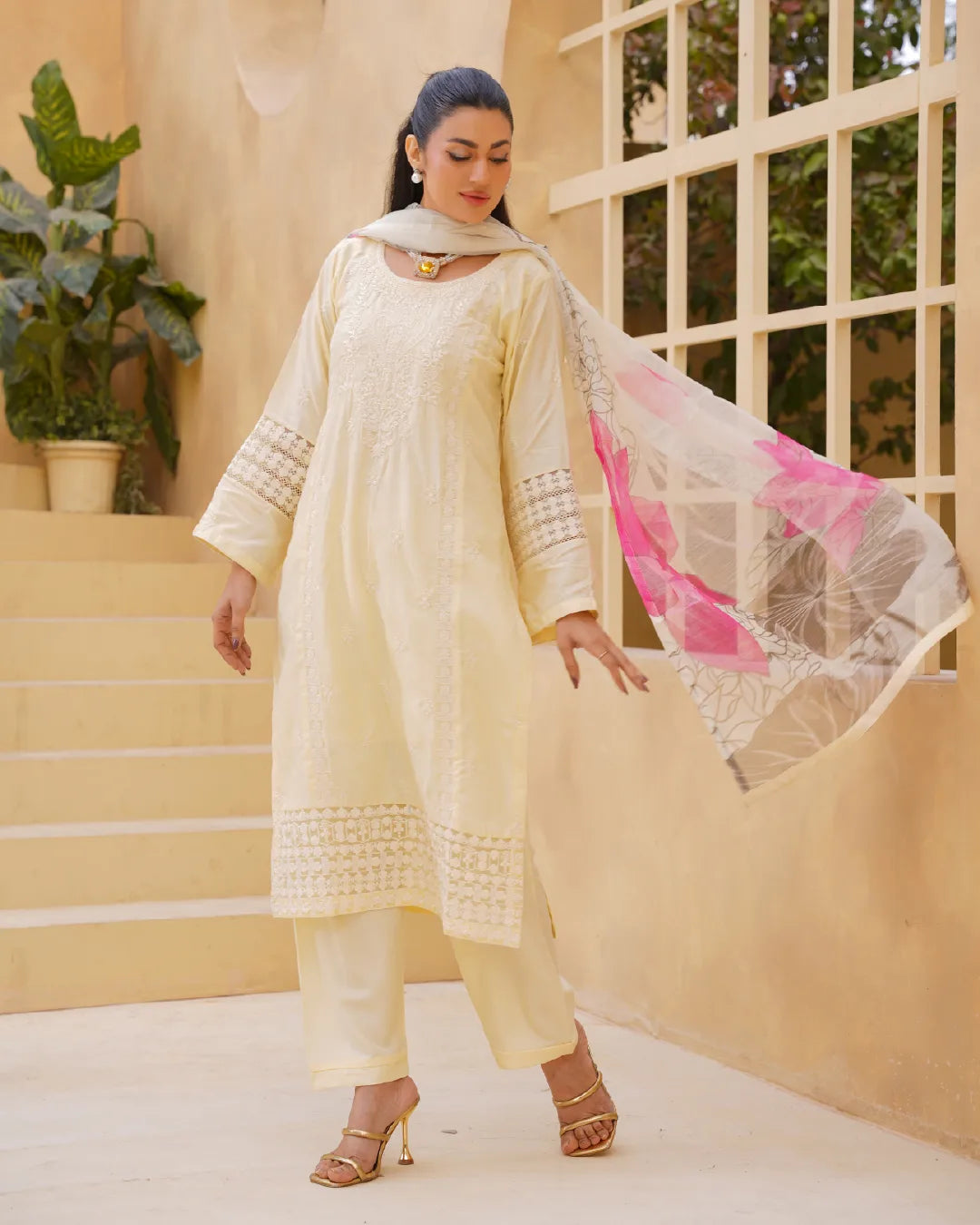 CREAM AMAARA COLLECTION DNZ NO-1523