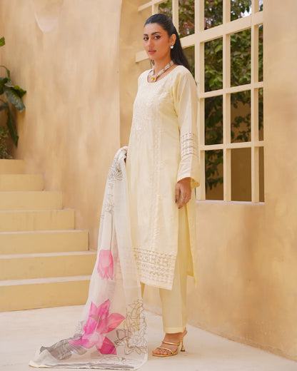 CREAM AMAARA COLLECTION DNZ NO-1523