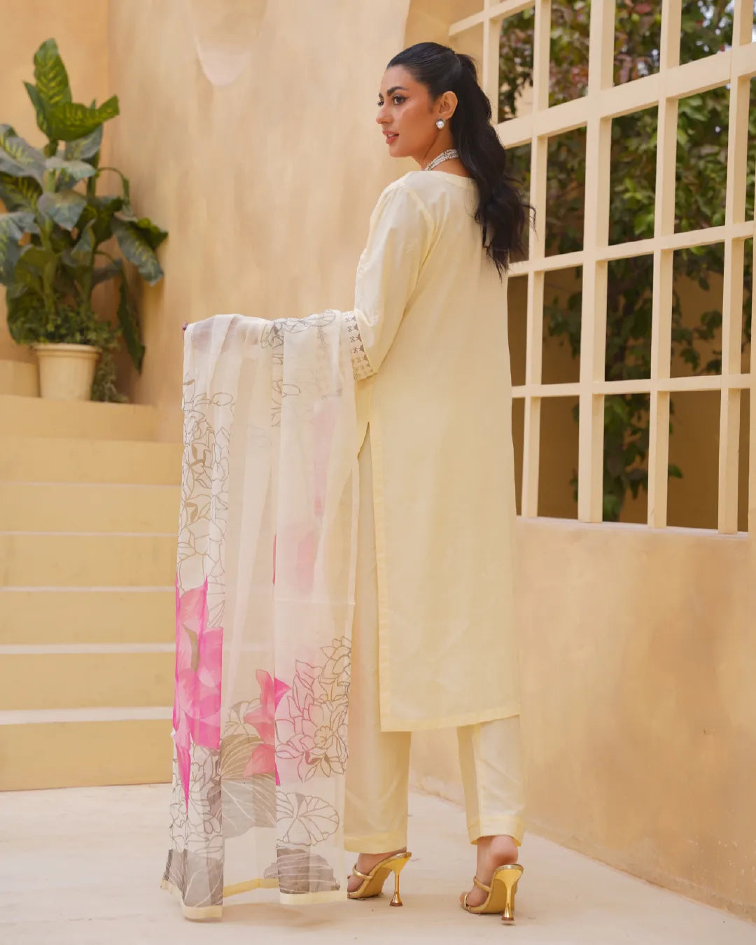 CREAM AMAARA COLLECTION DNZ NO-1523