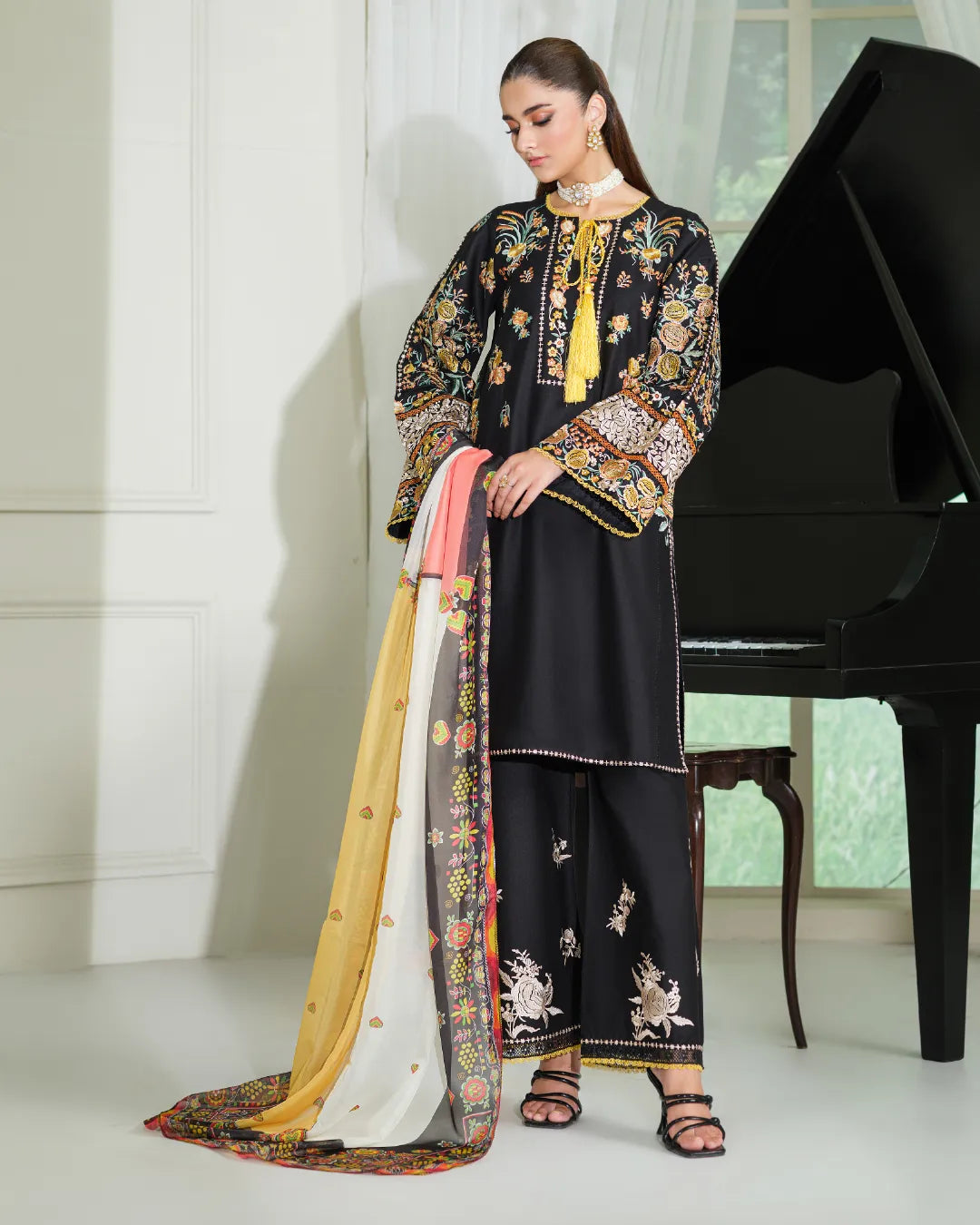 WHITE AND BLACK ALIZAH HEAVY EMBROIDERED COLLECTION DNZ NO- 22